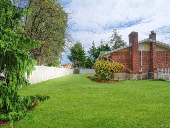 7 Maxwell Drive, Westbury NY 11590