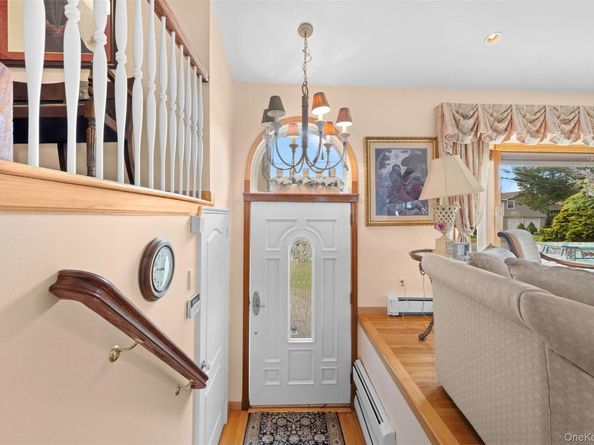 7 Maxwell Drive, Westbury NY 11590