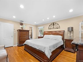 7 Maxwell Drive, Westbury NY 11590
