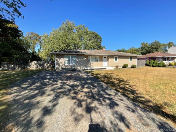 9 Brushwood Drive, Shirley NY 11967