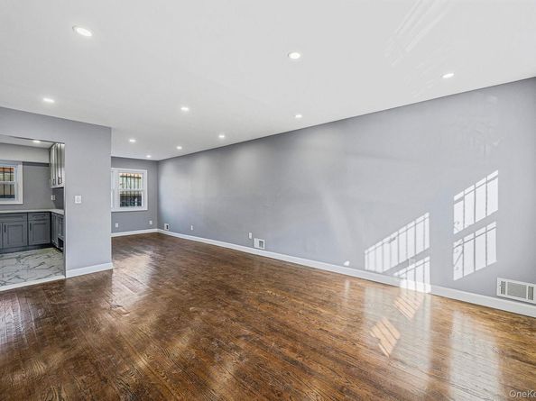8726 127th Street, Richmond Hill NY 11418
