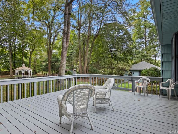 17 Bluebird Lane, Huntington NY 11743