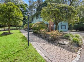 17 Bluebird Lane, Huntington NY 11743