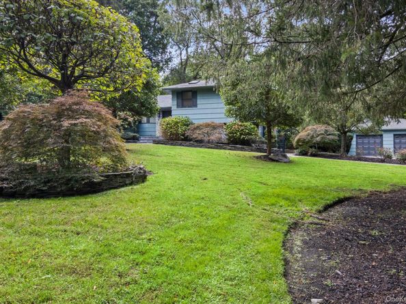 17 Bluebird Lane, Huntington NY 11743
