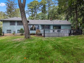 17 Bluebird Lane, Huntington NY 11743