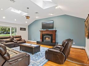 17 Bluebird Lane, Huntington NY 11743