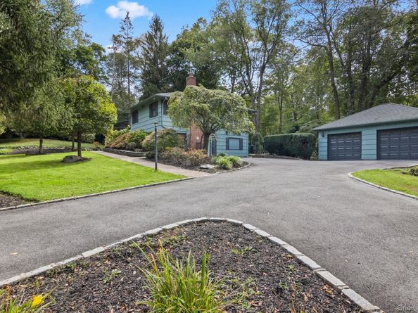 17 Bluebird Lane, Huntington NY 11743