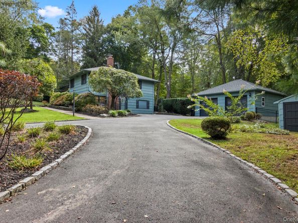 17 Bluebird Lane, Huntington NY 11743