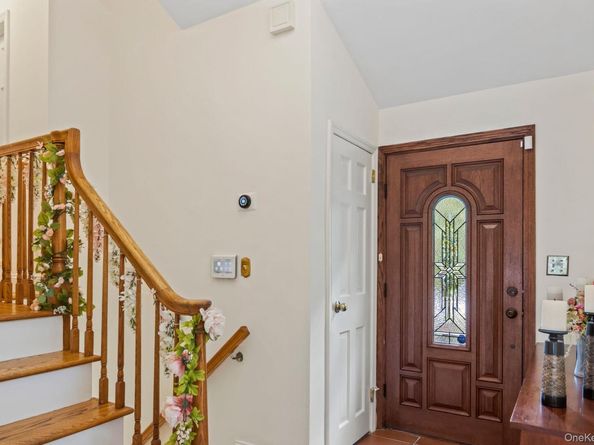 17 Bluebird Lane, Huntington NY 11743