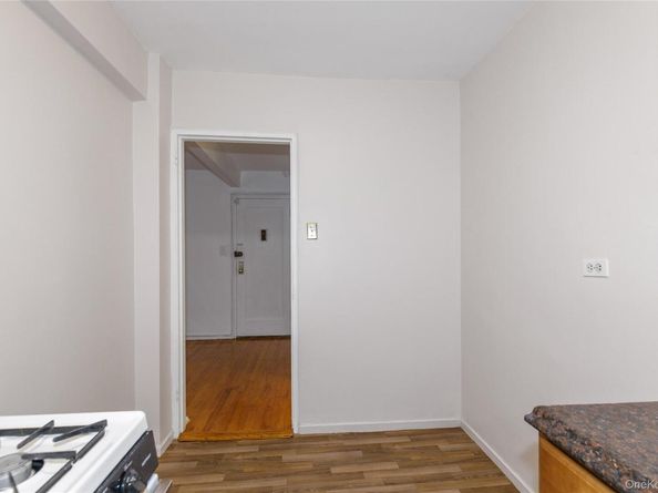 87-15 204th Street B57, Hollis NY 11423