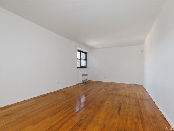 87-15 204th Street B57, Hollis NY 11423