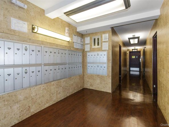 87-15 204th Street B57, Hollis NY 11423