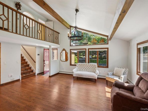 15 Windwood Court, Westhampton NY 11977