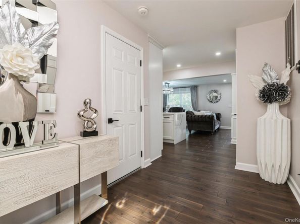 92 McKinney Street, Central Islip NY 11722