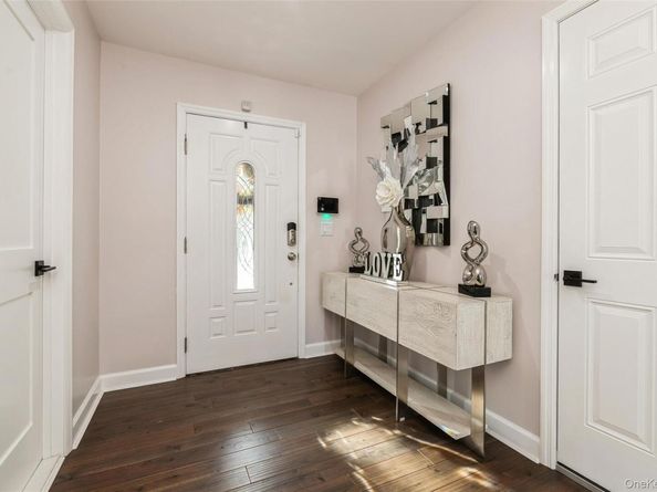 92 McKinney Street, Central Islip NY 11722