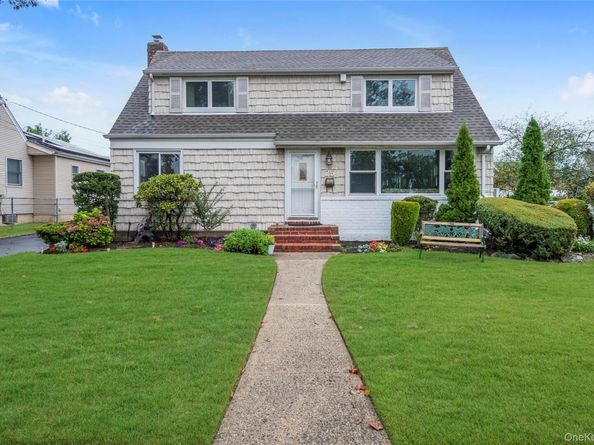 25 Campbell Street, New Hyde Park NY 11040