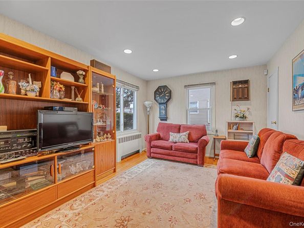 25 Campbell Street, New Hyde Park NY 11040