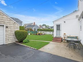 25 Campbell Street, New Hyde Park NY 11040