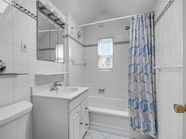 25 Campbell Street, New Hyde Park NY 11040
