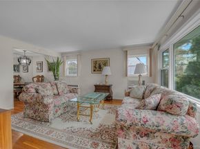25 Campbell Street, New Hyde Park NY 11040