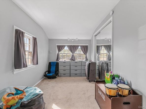 109 Periwinkle Road, Levittown NY 11756