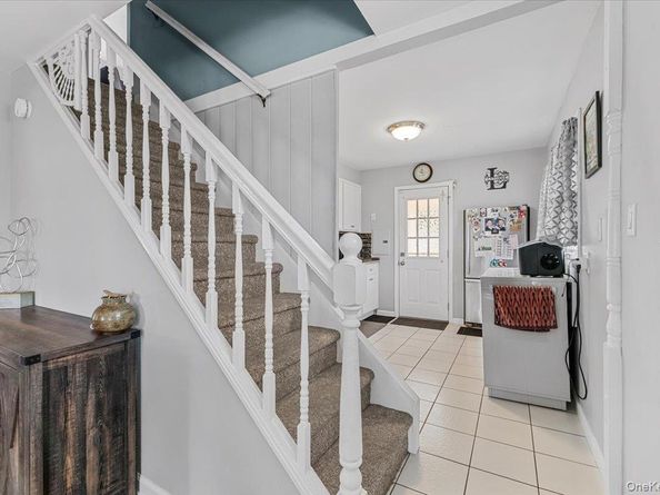 109 Periwinkle Road, Levittown NY 11756