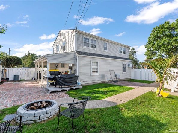 109 Periwinkle Road, Levittown NY 11756