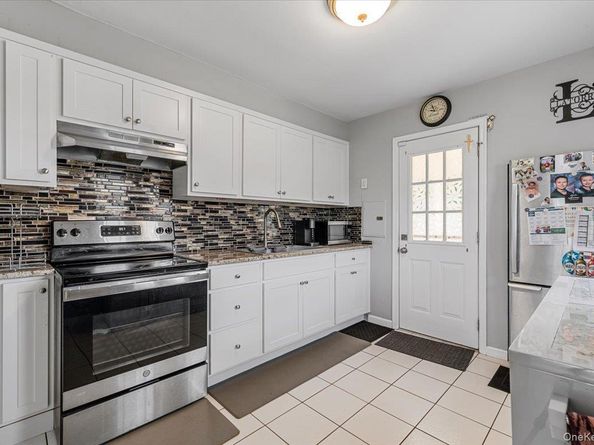 109 Periwinkle Road, Levittown NY 11756