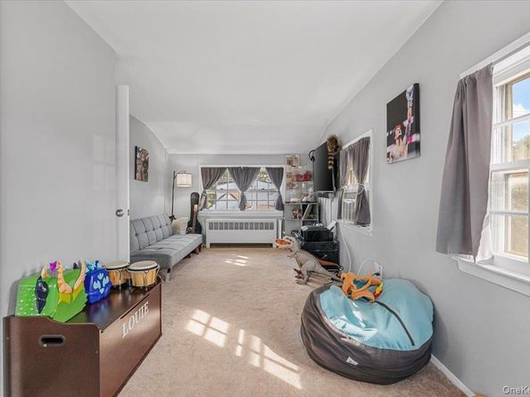 109 Periwinkle Road, Levittown NY 11756