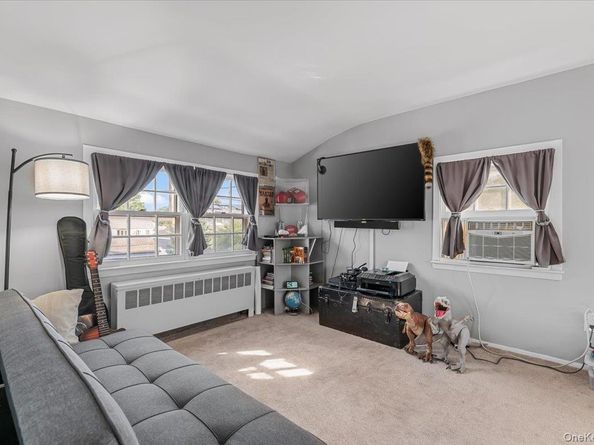 109 Periwinkle Road, Levittown NY 11756