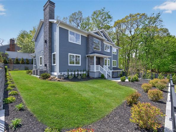 208 Cow Neck Road, Port Washington NY 11050