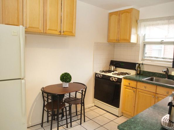 73-27 263rd Street 1st Floor, Glen Oaks NY 11004