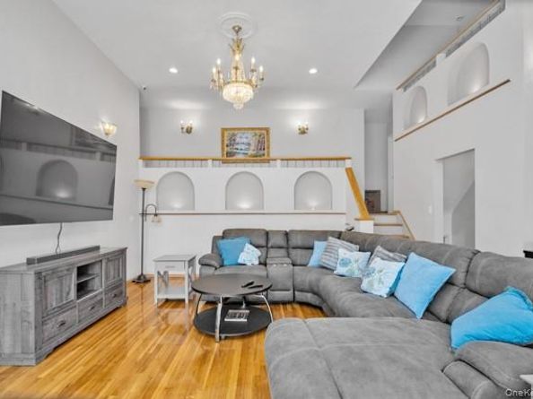1033 Rosedale Road, North Woodmere NY 11581