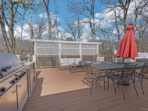 3 Glen Way, Cold Spring Harbor NY 11724