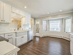 3 Glen Way, Cold Spring Harbor NY 11724