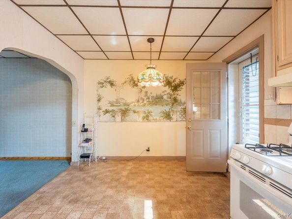 61-41 77 Place, Middle Village NY 11379
