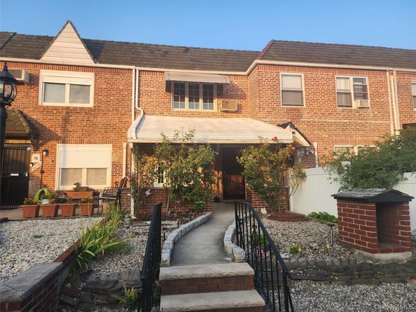 61-41 77 Place, Middle Village NY 11379