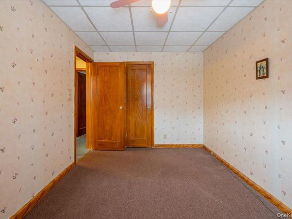 61-41 77 Place, Middle Village NY 11379