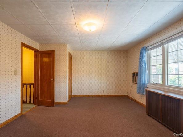 61-41 77 Place, Middle Village NY 11379