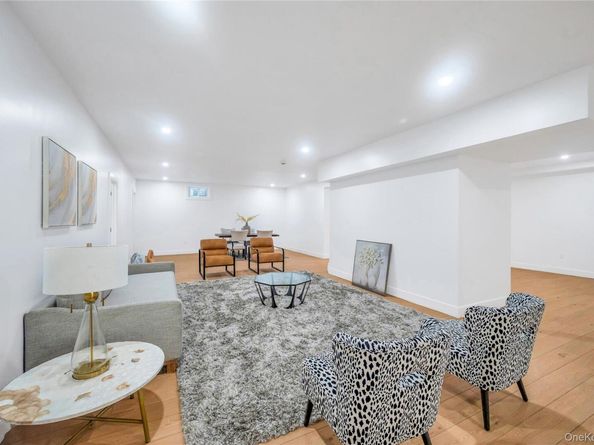 2497 Tonquin Street, East Meadow NY 11554