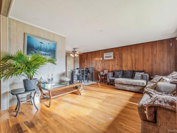 86 Silber Avenue, Bethpage NY 11714