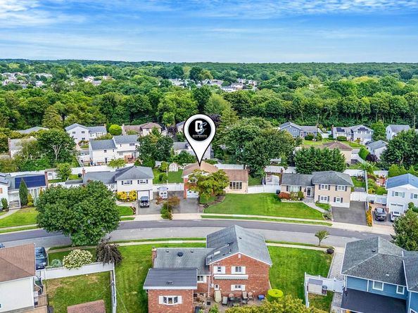 86 Silber Avenue, Bethpage NY 11714
