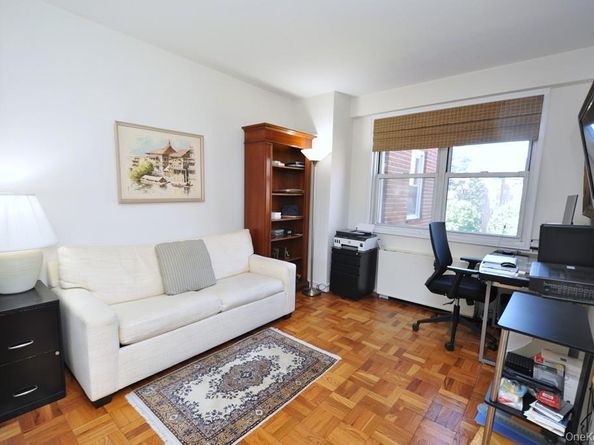 240 Garth Road 6F2, Scarsdale NY 10583