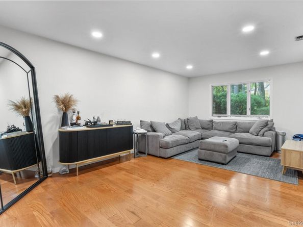 25 Jeremy Circle, Nesconset NY 11767