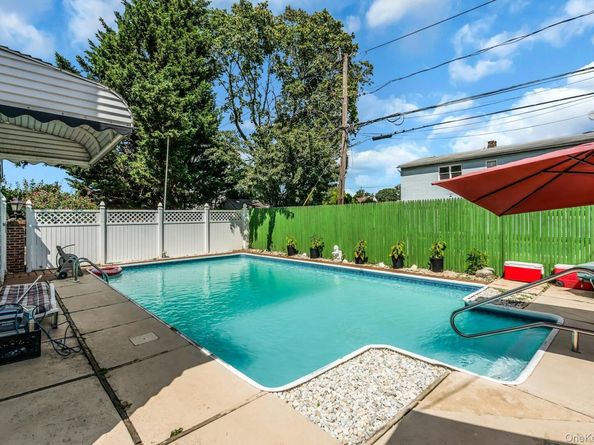 2 Chase Lane, Levittown NY 11756