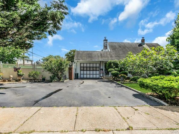 2 Chase Lane, Levittown NY 11756