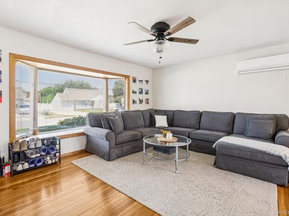 452 15th Street, West Babylon NY 11704