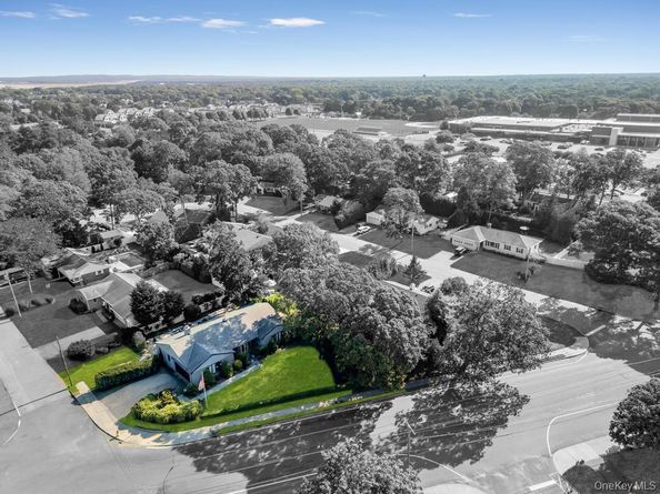 386 Mill Road, Westhampton NY 11977