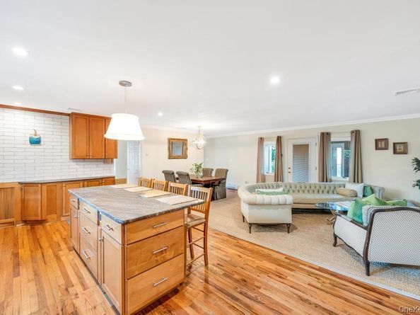 386 Mill Road, Westhampton NY 11977