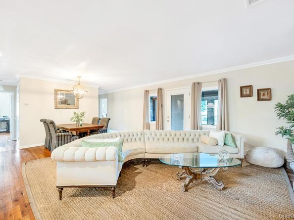 386 Mill Road, Westhampton NY 11977